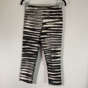 Nike Dri-Fit Black & White Zebra Striped Athletic Cropped Leggings Capris